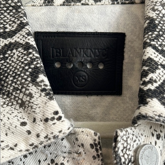 BLANK NYC NWOT Women's Oversized Snake Print Denim Jean Jacket, Size XS - Picture 2 of 10